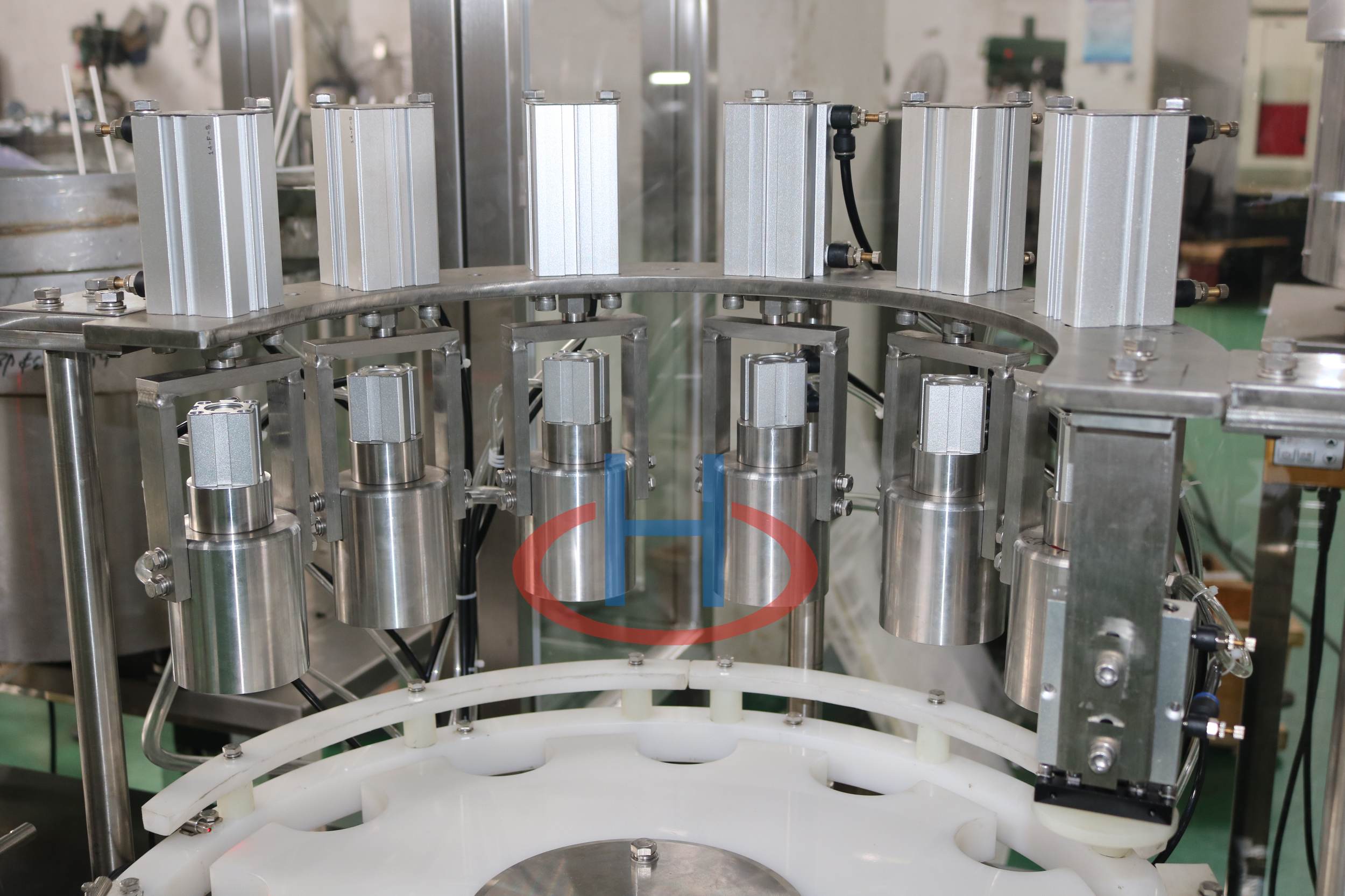 LVP Vacuum Pumping Stoppering And Capping Machine Liquid Filling Machine