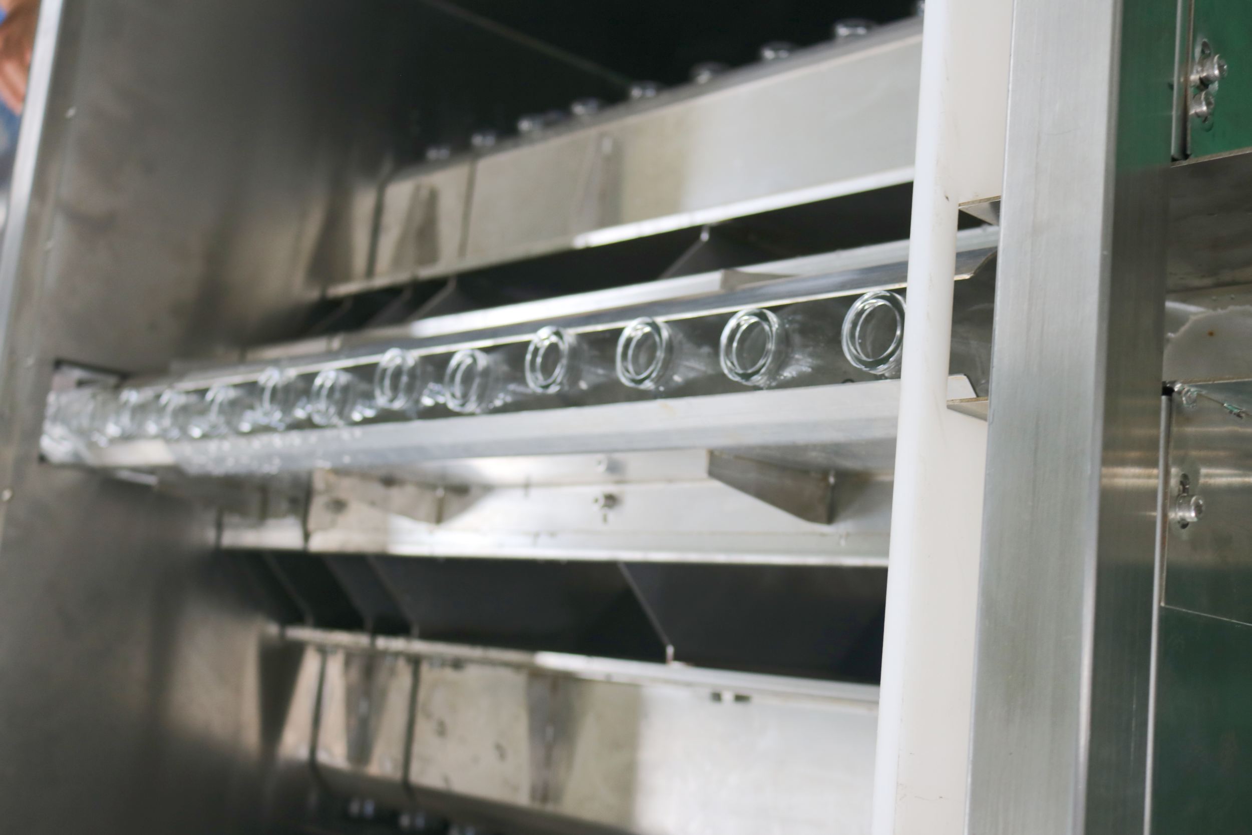 LVP Vacuum Pumping Stoppering And Capping Machine Liquid Filling Machine