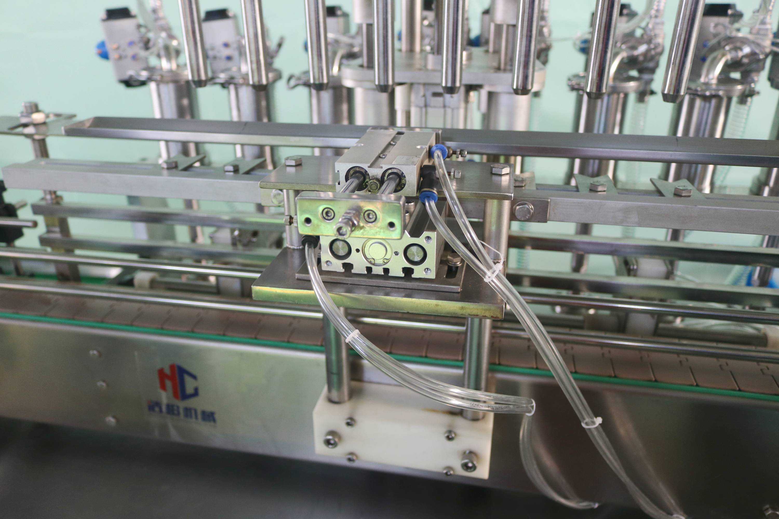 8-head Linear Liquid Filling Machine